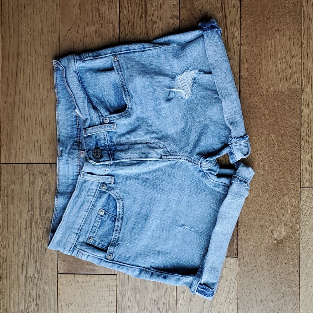 Levi shorts 26